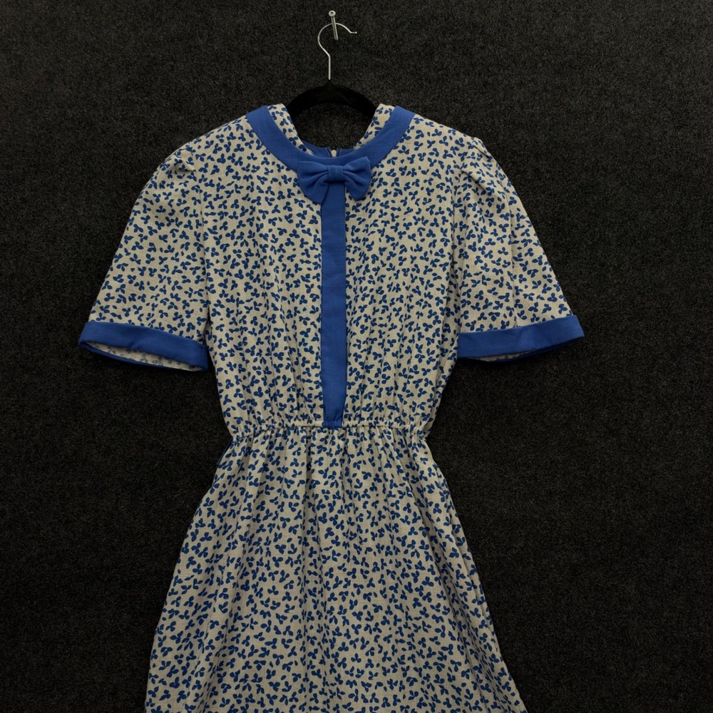 Vintage Blue Floral Short Sleeve Midi Dress with Bow Accent Small